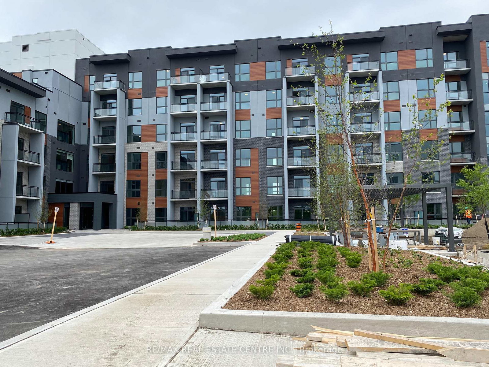 95-dundas-street-w-oakville-ontario-w13140238