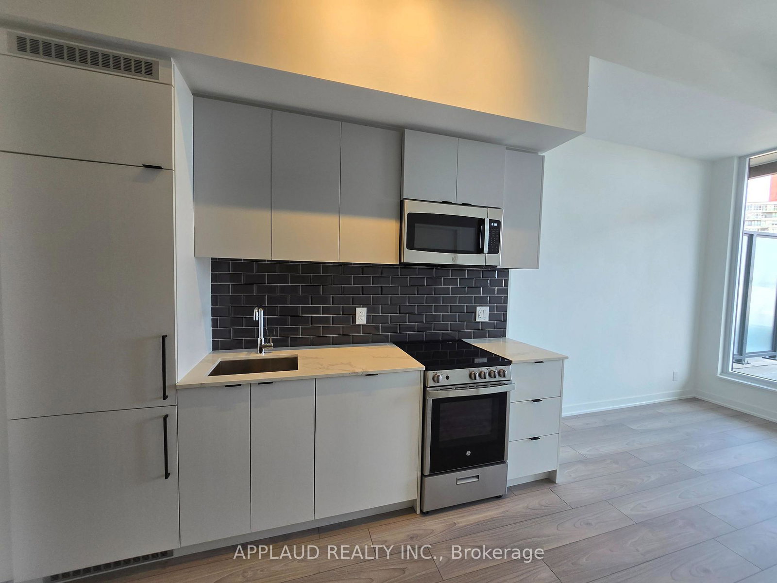 285-dufferin-street-toronto-ontario-w13140326