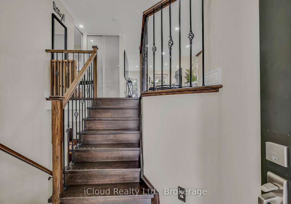 1370-pickwick-drive-mississauga-ontario-w13141704