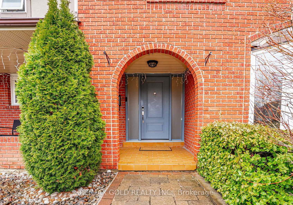 8-oldham-crescent-brampton-ontario-w13143132