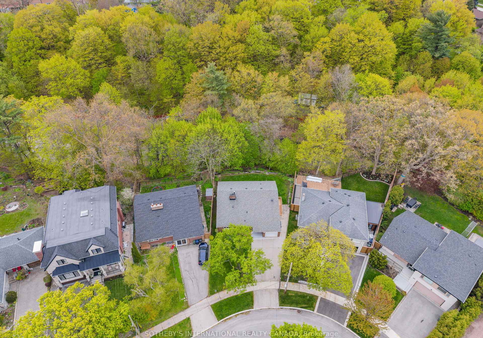 15-saxony-crescent-etobicoke-ontario-w13143260