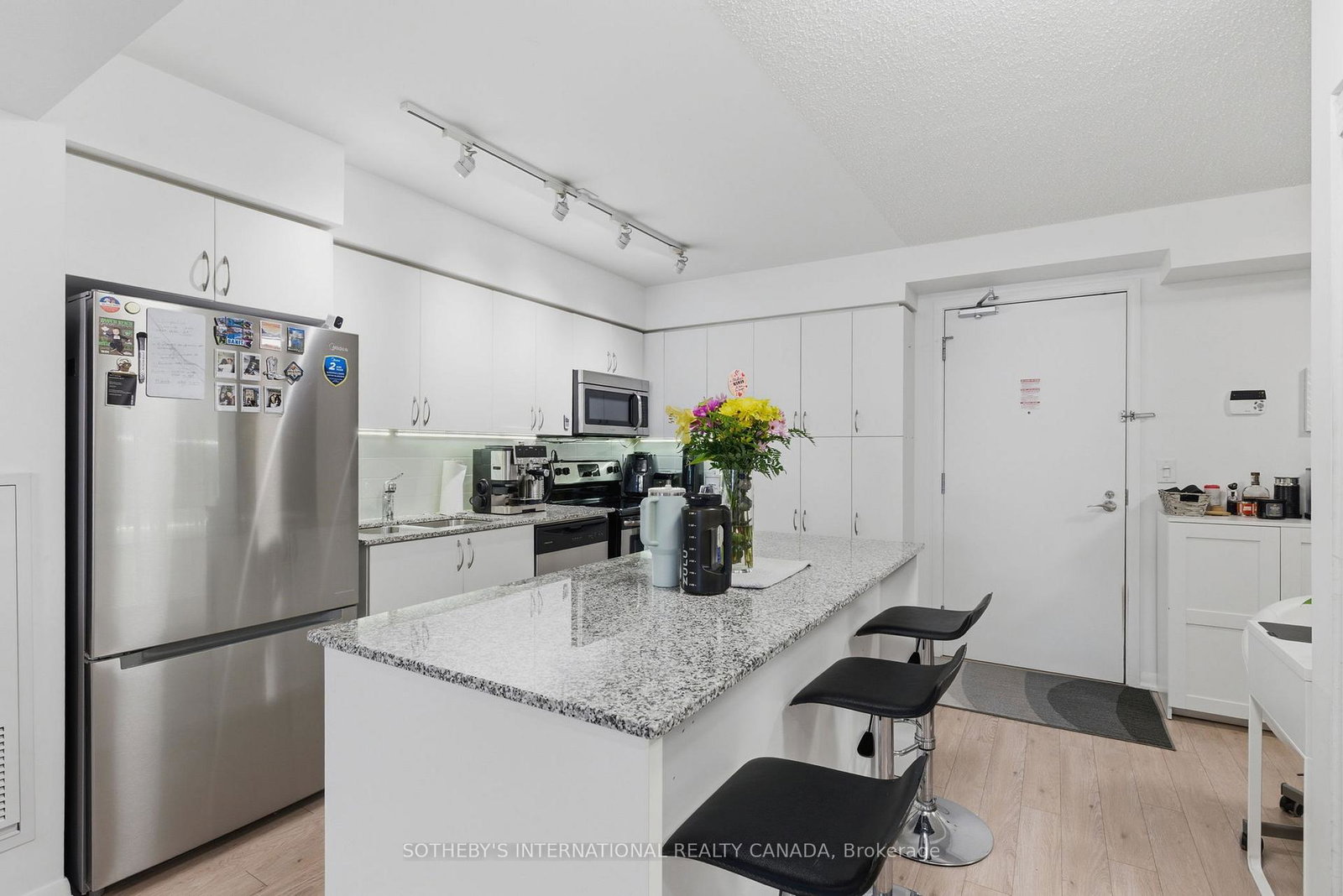 800-lawrence-avenue-w-north-york-ontario-w13143786