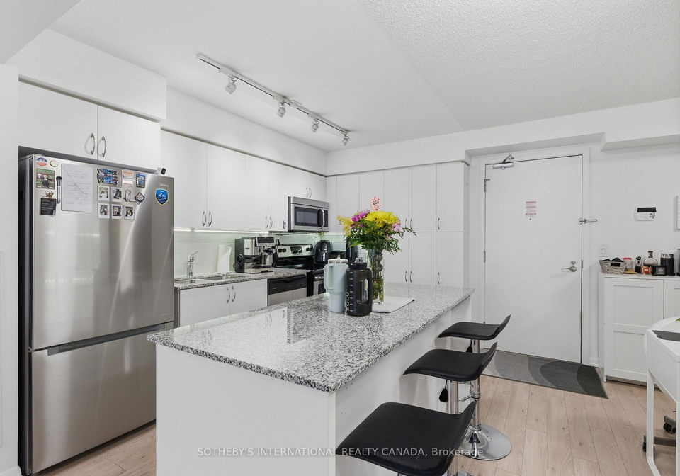 800-lawrence-avenue-w-north-york-ontario-w13143786