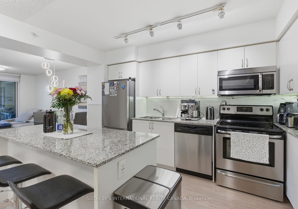 800-lawrence-avenue-w-north-york-ontario-w13143786