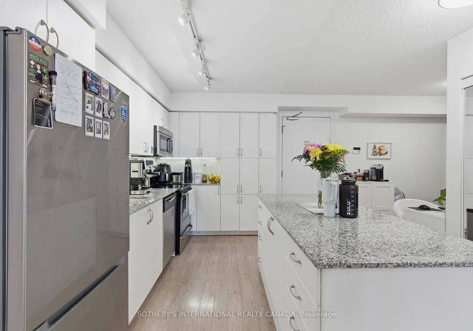800-lawrence-avenue-w-north-york-ontario-w13143786