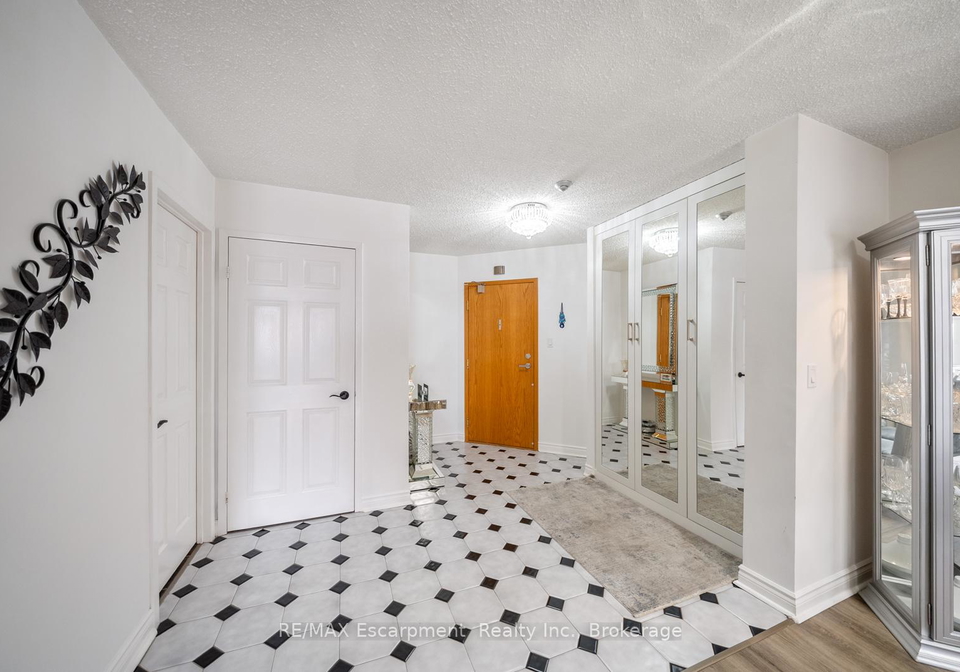 1237-north-shore-boulevard-e-burlington-ontario-w13144038