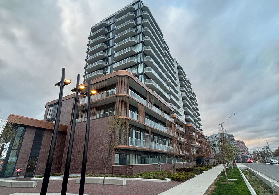 220-missinnihe-way-w-mississauga-ontario-w13145098