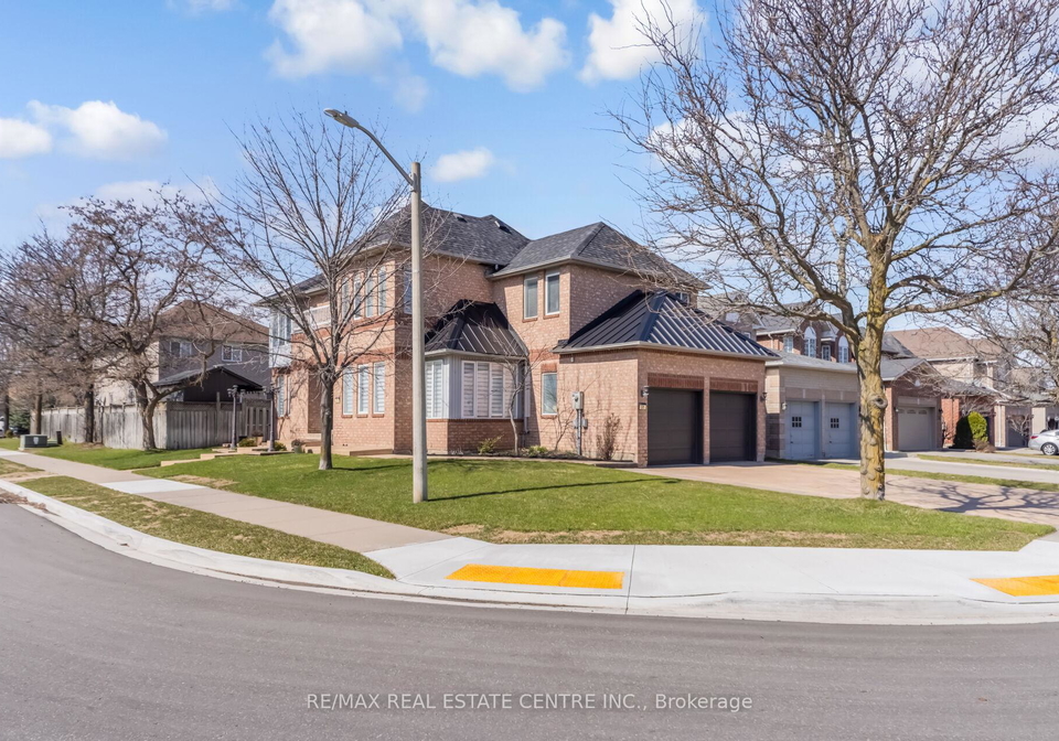 51-pebblestone-circle-brampton-ontario-w13145850