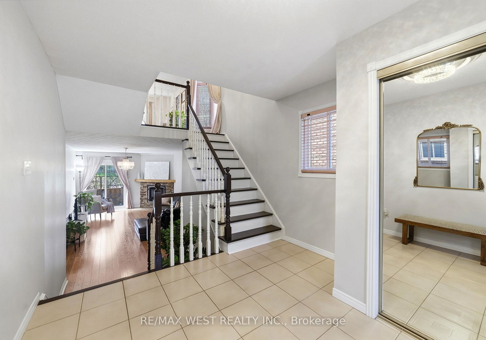 1205-lambs-court-burlington-ontario-w13146074