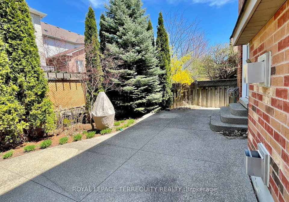 2114-helmsley-avenue-oakville-ontario-w13146088