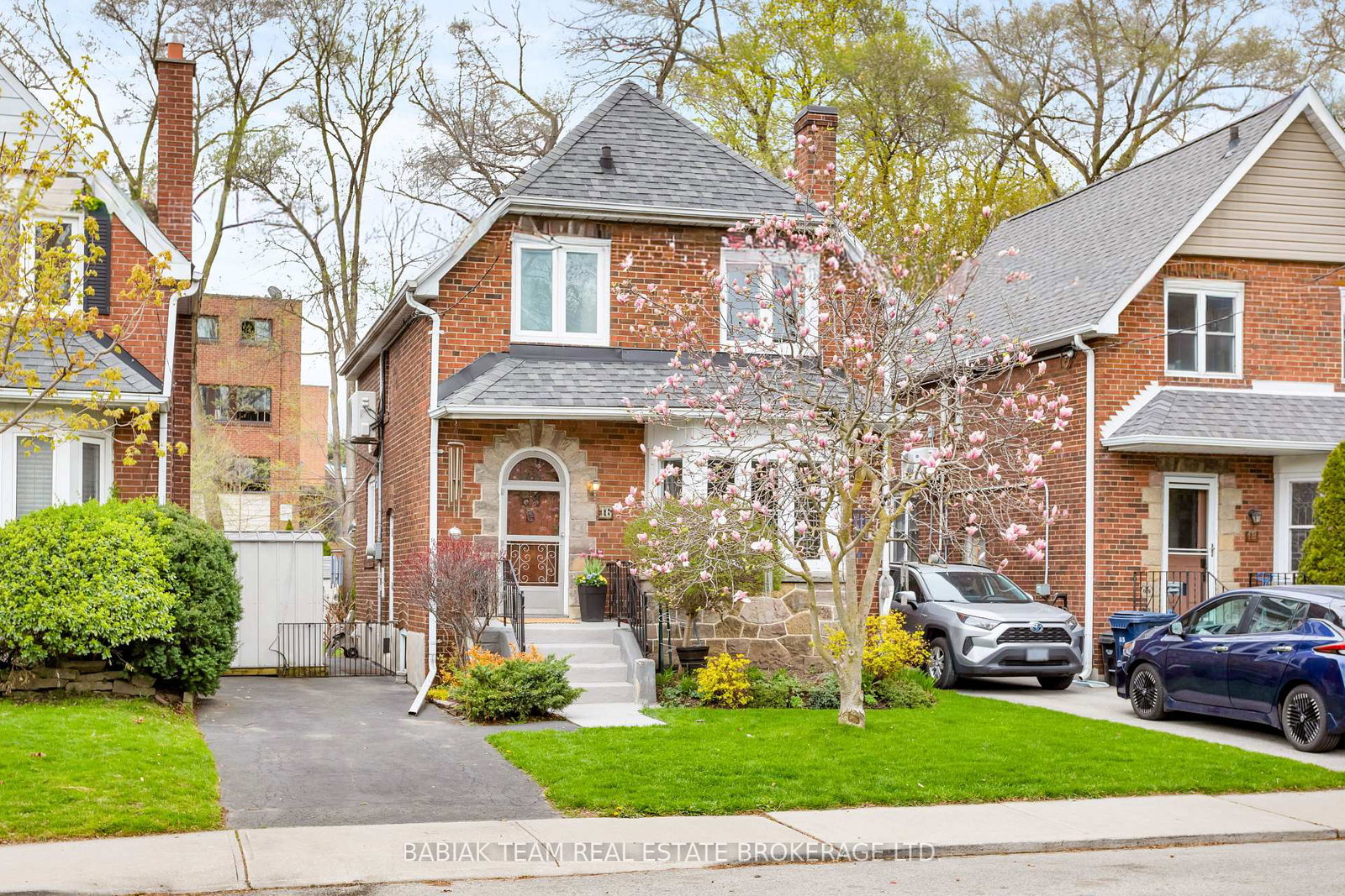 16-coe-hill-drive-toronto-ontario-w13146578