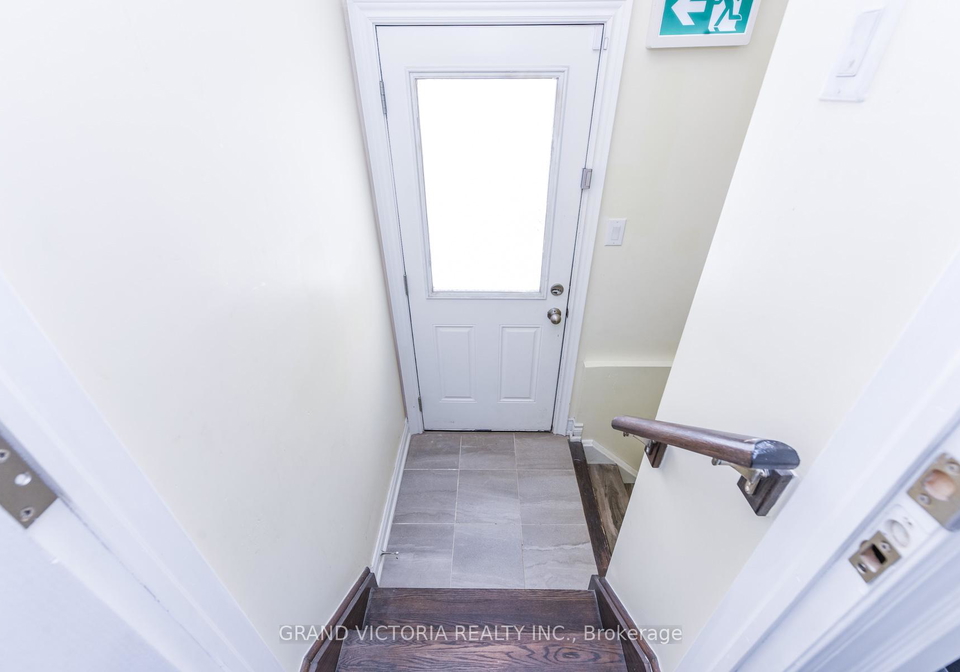 4-mussle-white-road-brampton-ontario-w13147114