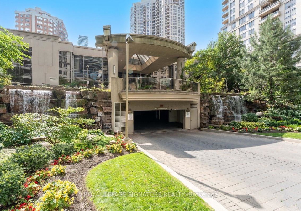 3880-duke-of-york-boulevard-mississauga-ontario-w13147460