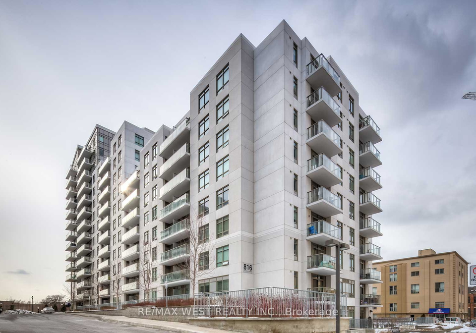816-lansdowne-avenue-toronto-ontario-w13148566