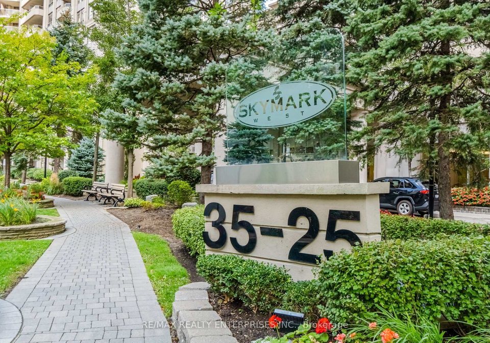 35-kingsbridge-garden-circle-mississauga-ontario-w13148920