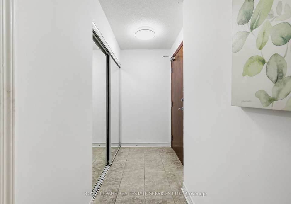 living-arts-drive-mississauga-ontario-w13149492