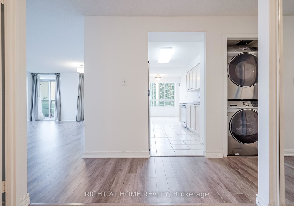 156-enfield-place-mississauga-ontario-w13152364