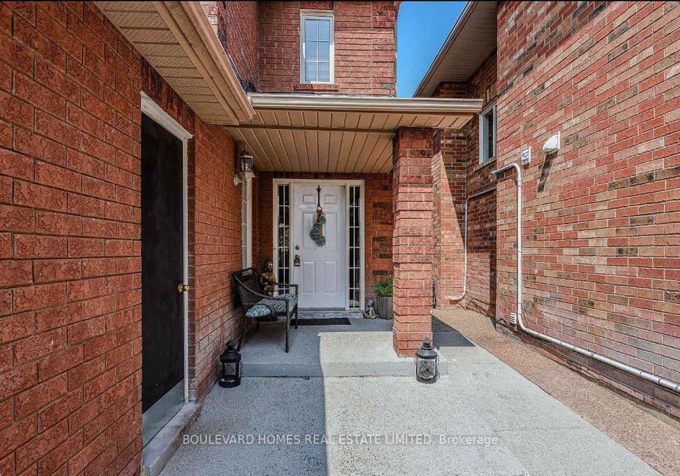 5847-sidmouth-street-mississauga-ontario-w13153360
