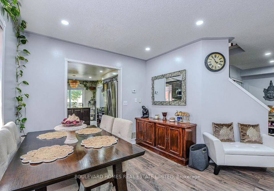 5847-sidmouth-street-mississauga-ontario-w13153360