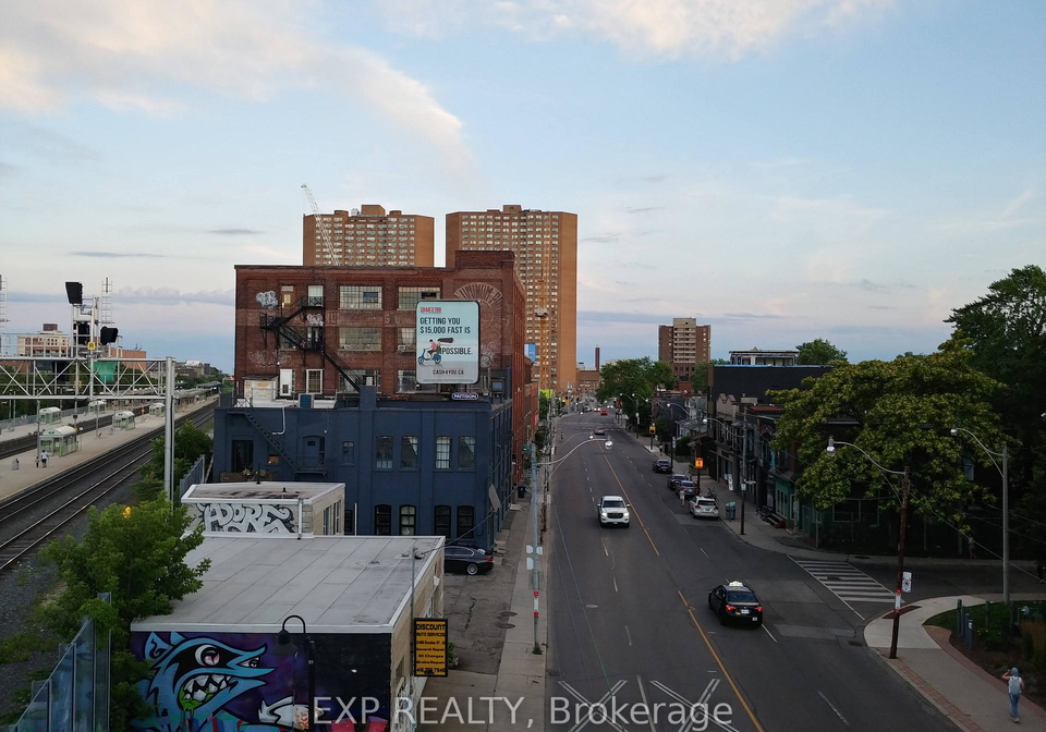 2480-dundas-street-w-toronto-ontario-w13153412