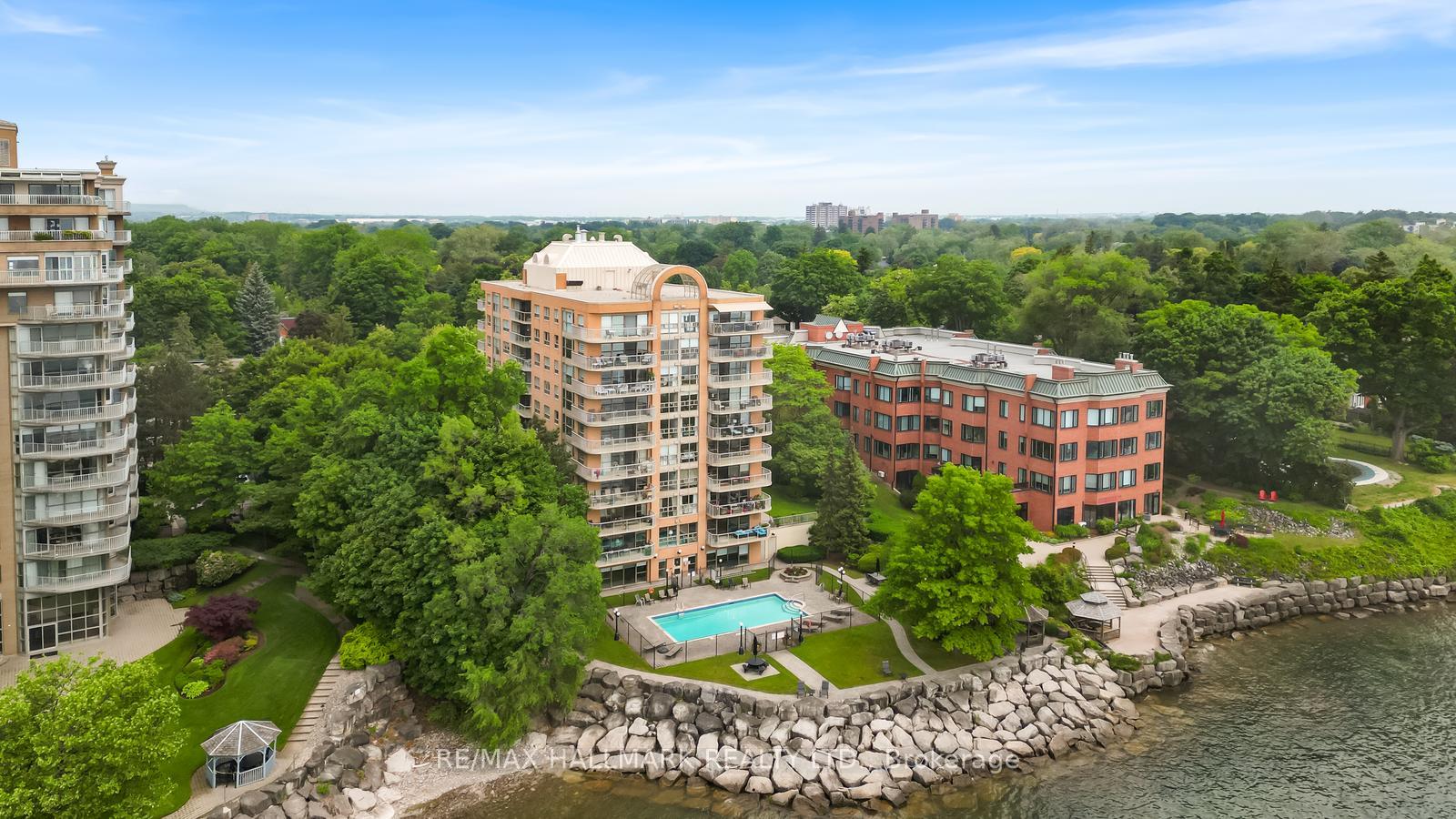 2210-lakeshore-road-burlington-ontario-w13153640