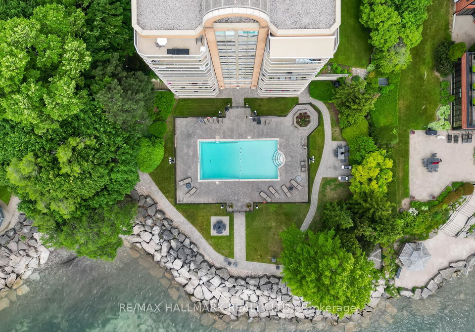 2210-lakeshore-road-burlington-ontario-w13153640