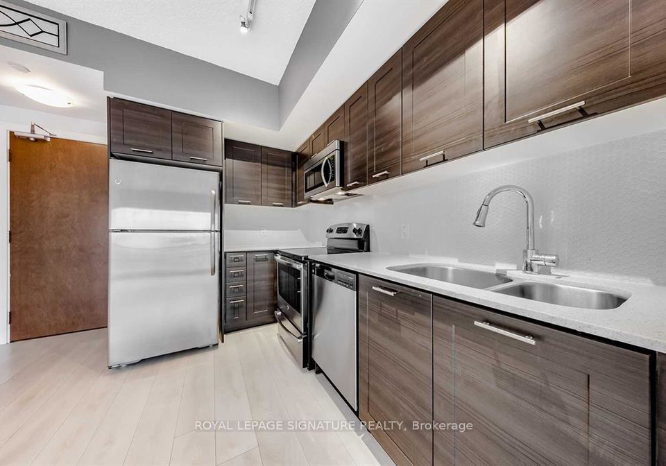 2200-lakeshore-boulevard-etobicoke-ontario-w13155218