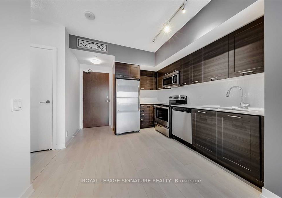 2200-lakeshore-boulevard-etobicoke-ontario-w13155218