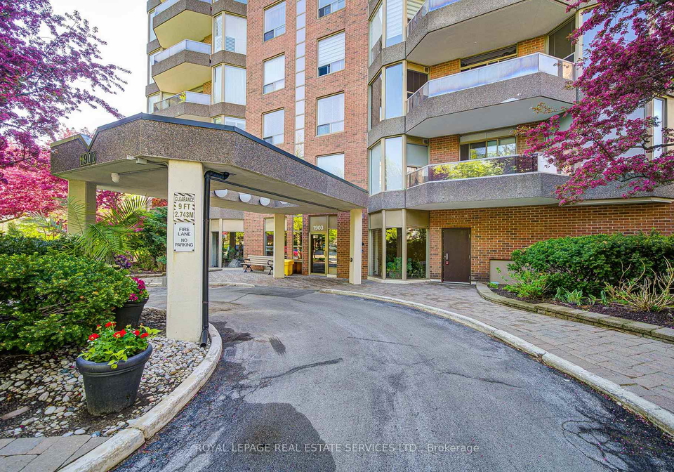 1903-pilgrims-way-oakville-ontario-w13155294