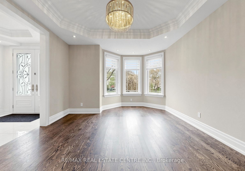 1496-mansfield-drive-oakville-ontario-w13156780