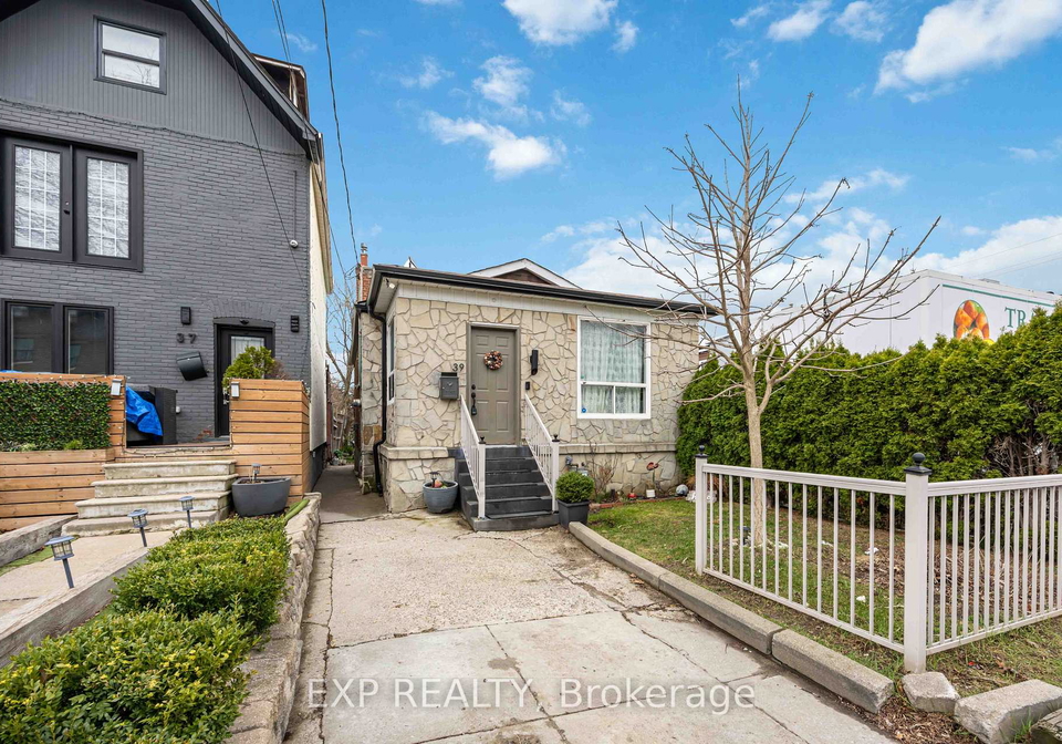 39-rowntree-avenue-toronto-ontario-w13157004