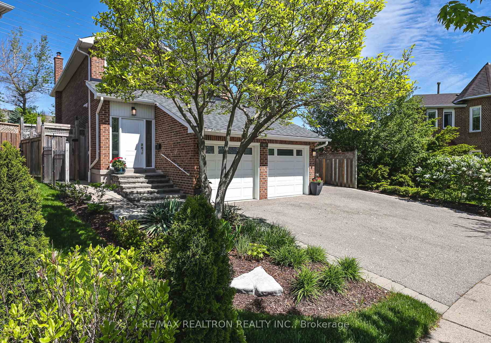 82-philosophers-trail-brampton-ontario-w13157396