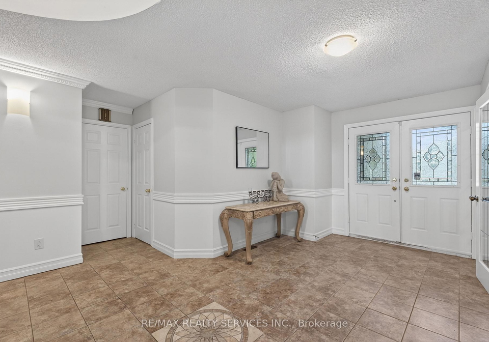2069-schoolmaster-circle-oakville-ontario-w13157576