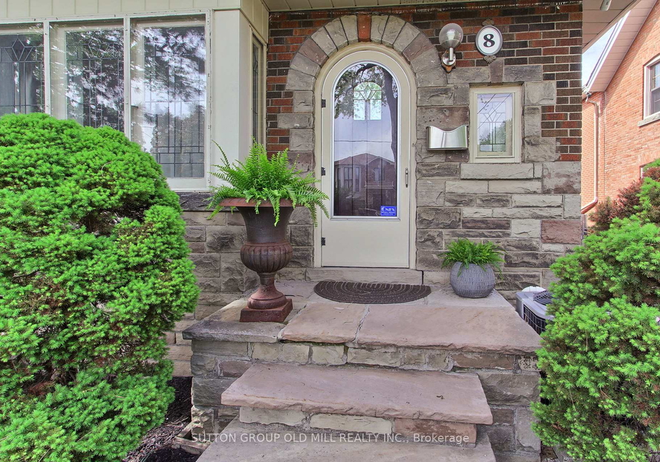 8-lockheed-boulevard-etobicoke-ontario-w13157644