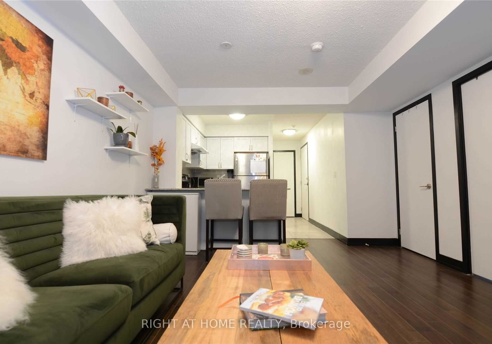 812-lansdowne-avenue-toronto-ontario-w13158760