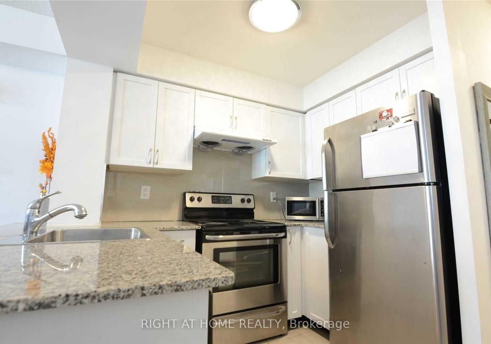 812-lansdowne-avenue-toronto-ontario-w13158760