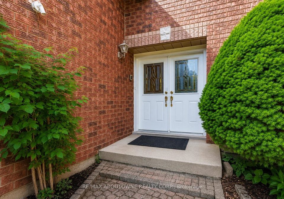2055-blacksmith-lane-oakville-ontario-w13159172