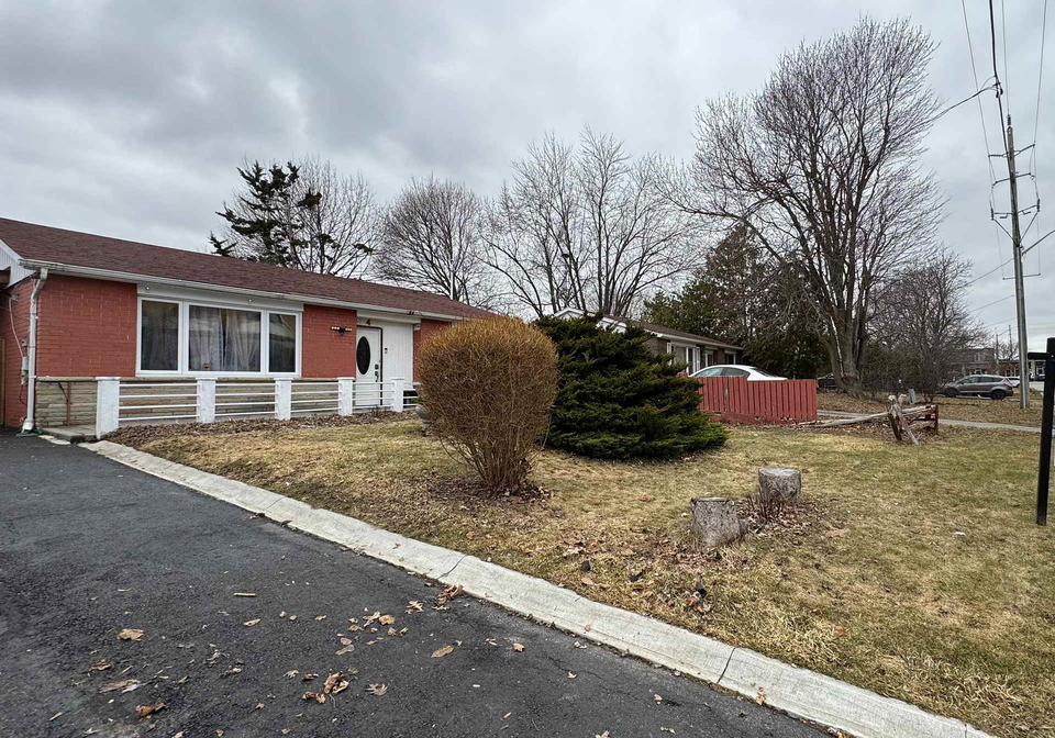 4-leslie-street-brampton-ontario-w13159472