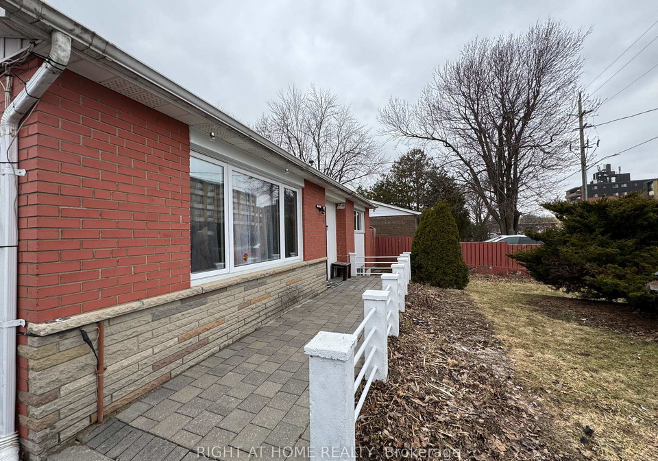 4-leslie-street-brampton-ontario-w13159472