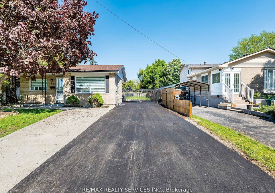 32-madoc-drive-brampton-ontario-w13159924