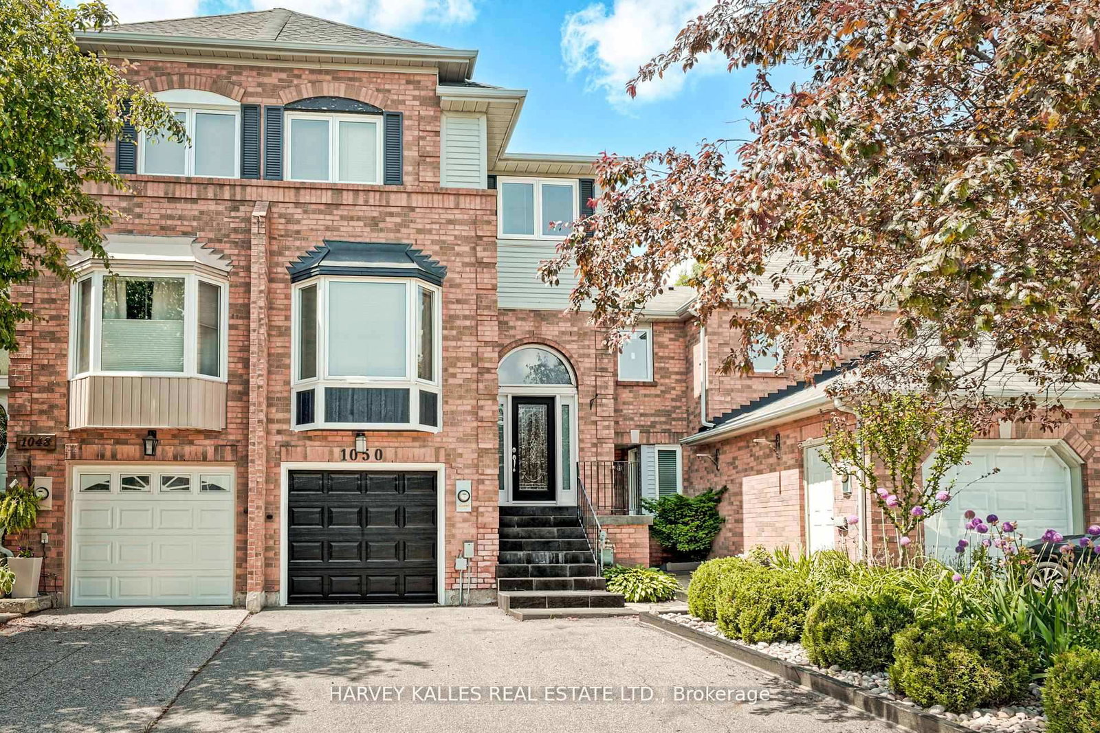 1050-lindsay-drive-oakville-ontario-w13160210