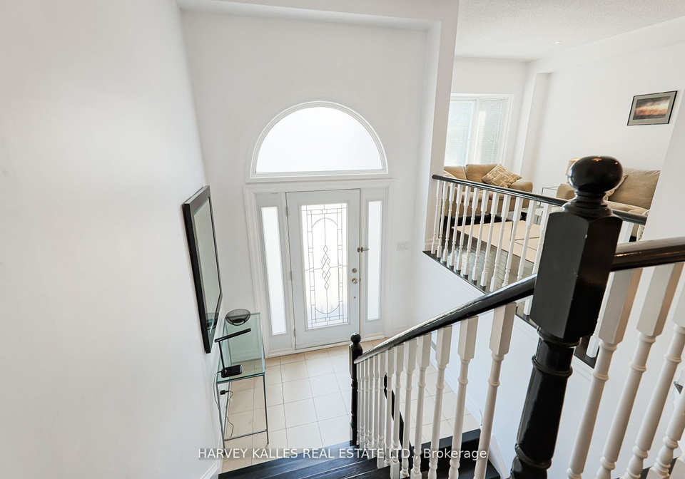 1050-lindsay-drive-oakville-ontario-w13160210