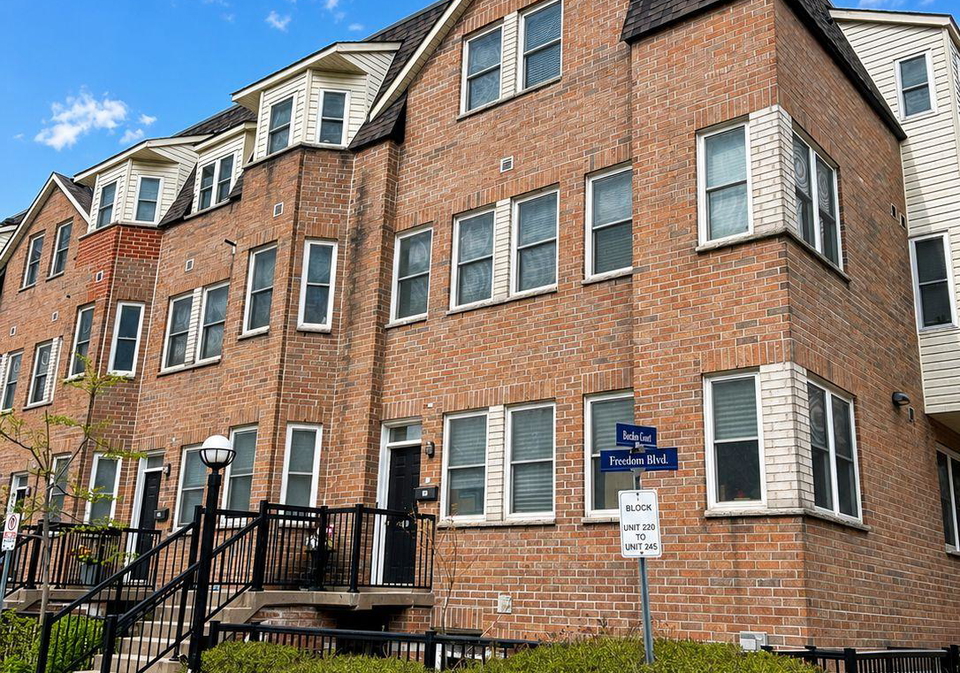 760-lawrence-avenue-w-north-york-ontario-w13160330