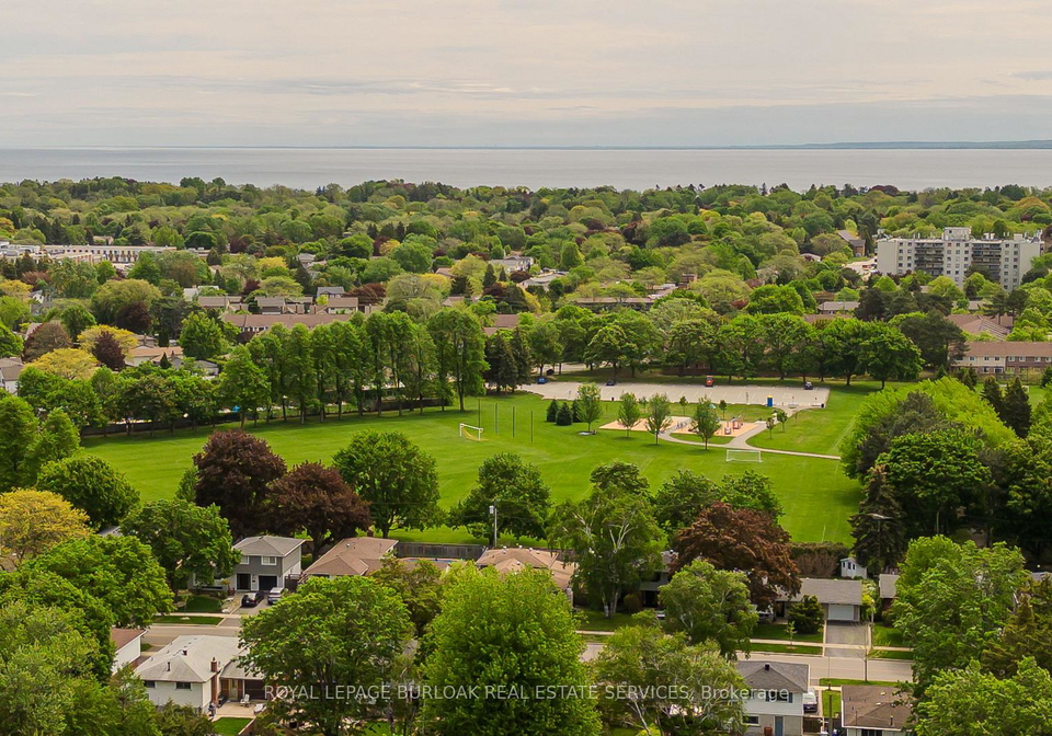 643-artreva-crescent-burlington-ontario-w13161380
