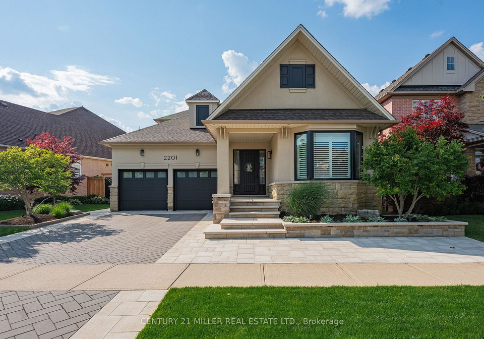 2201-rochester-circle-oakville-ontario-w13161536