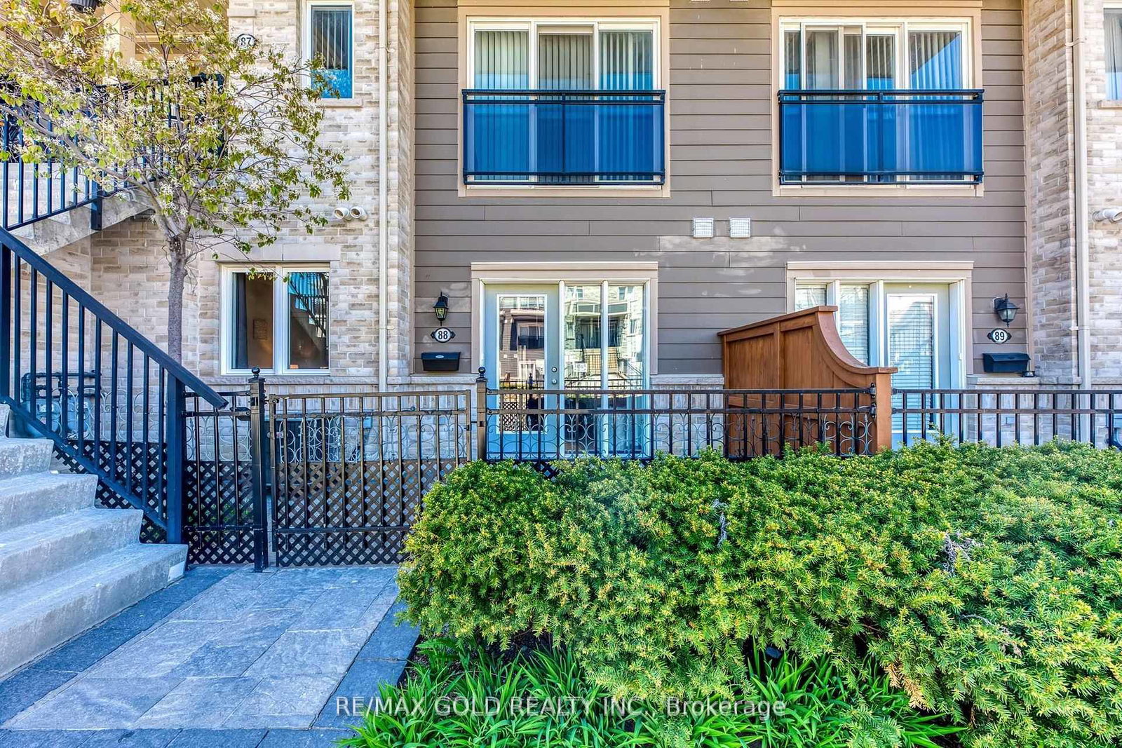 60-fairwood-circle-brampton-ontario-w13161562