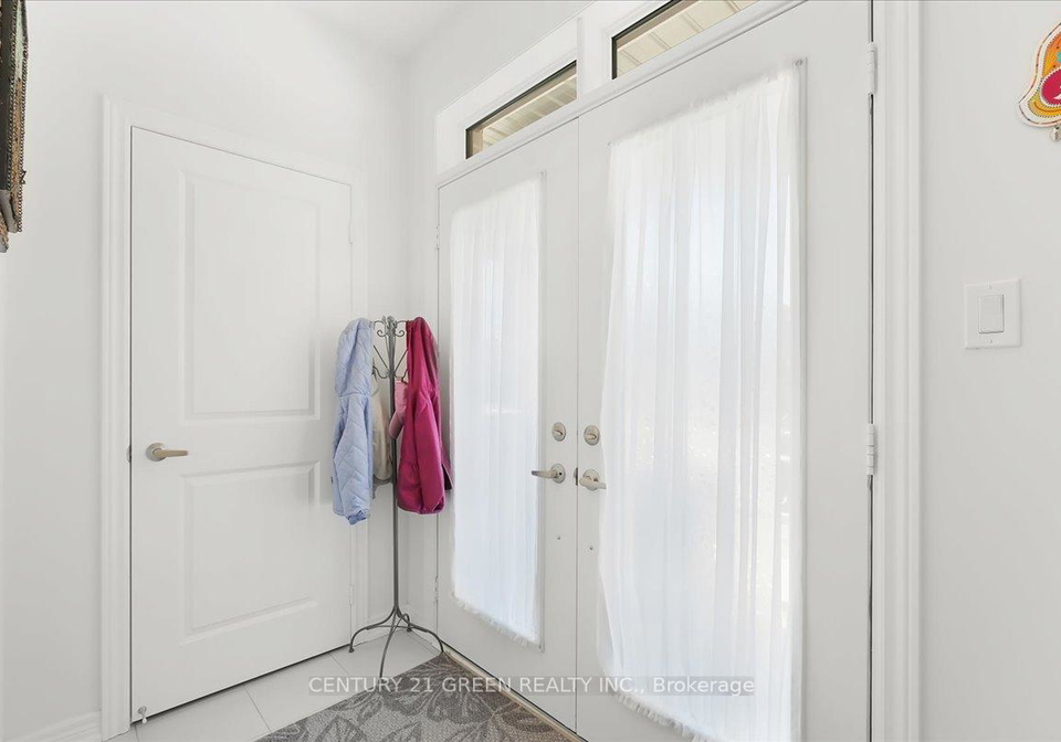 384-kennedy-circle-w-milton-ontario-w13161606