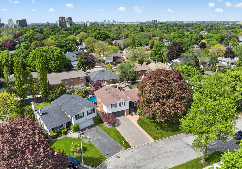 27-shortland-crescent-etobicoke-ontario-w13161898