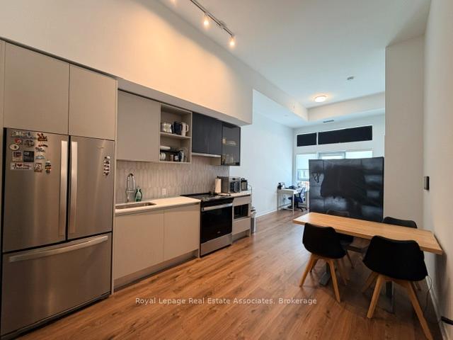 405-dundas-street-w-oakville-ontario-w13162350