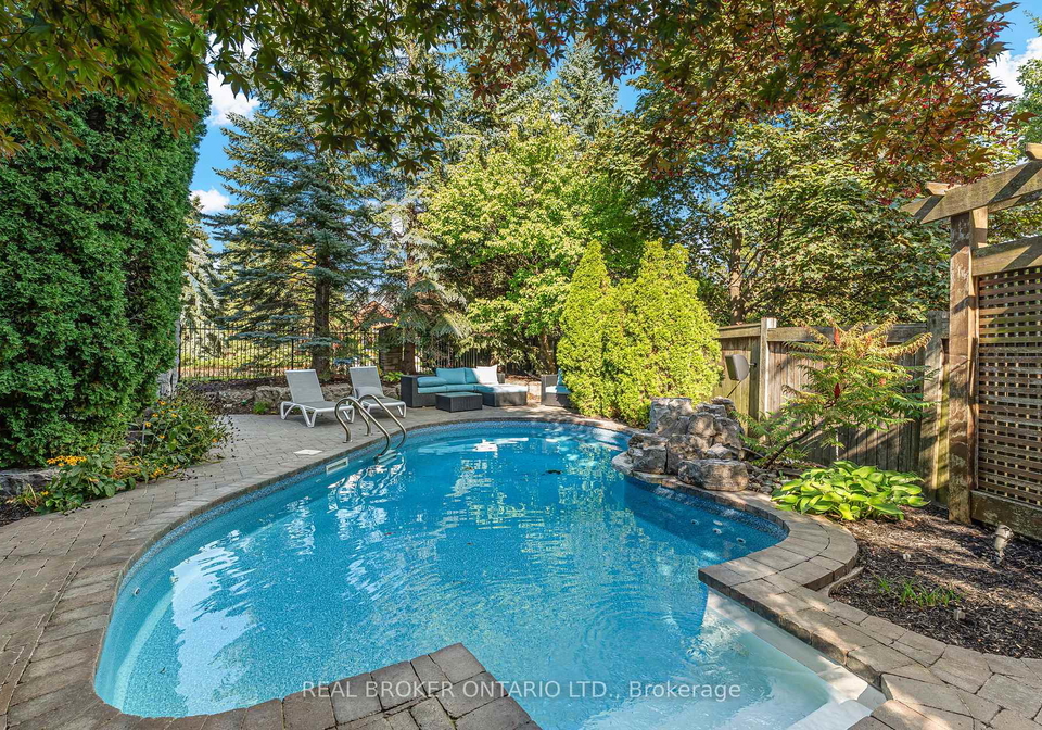 2000-peak-place-oakville-ontario-w13162958